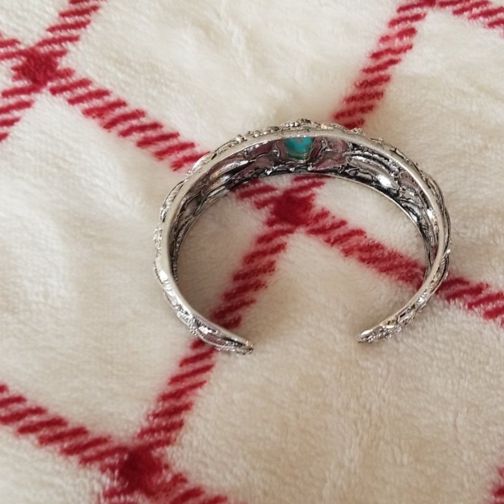 Cuff bracelet - Picture 4 of 5